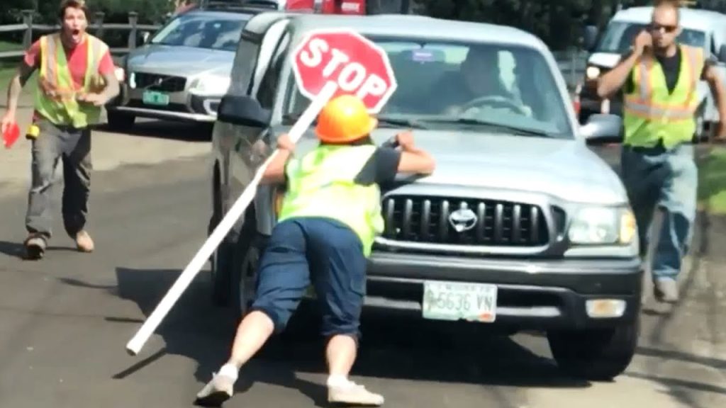 Play People Being Idiots: Stupidity At Its Best